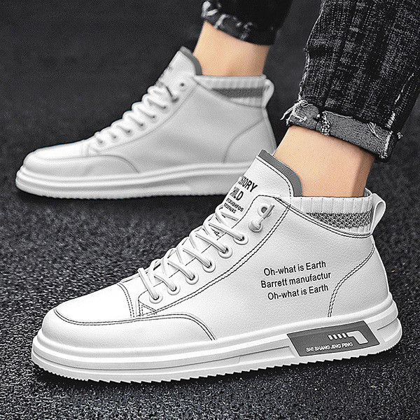 Vabaaja tossud kolmes värvitoonis kirjade ja lipsudega