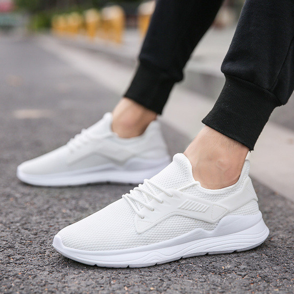 Hétköznapi sportcipő lapos talppal