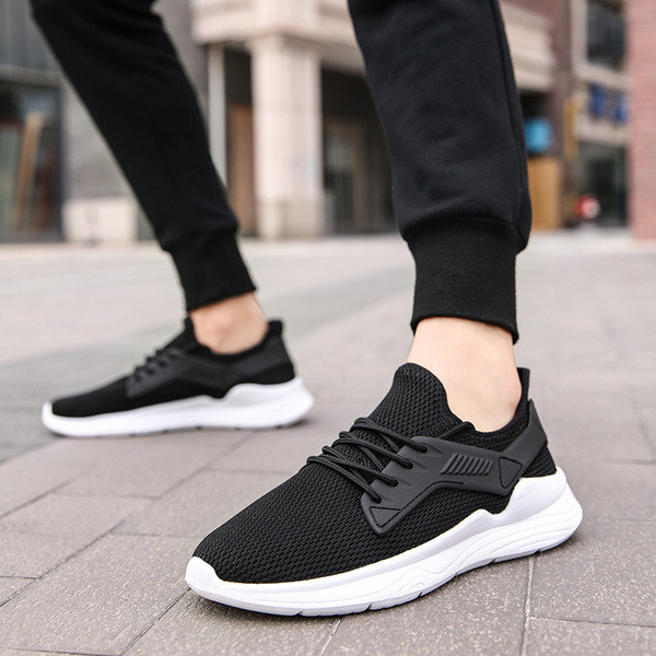 Hétköznapi sportcipő lapos talppal