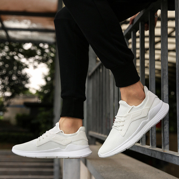 Hétköznapi sportcipő lapos talppal