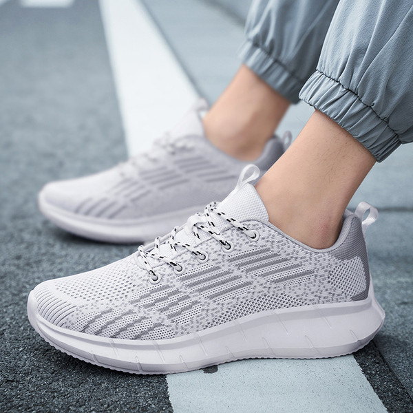 Alkalmi férfi tornacipő textilből, puha talppal