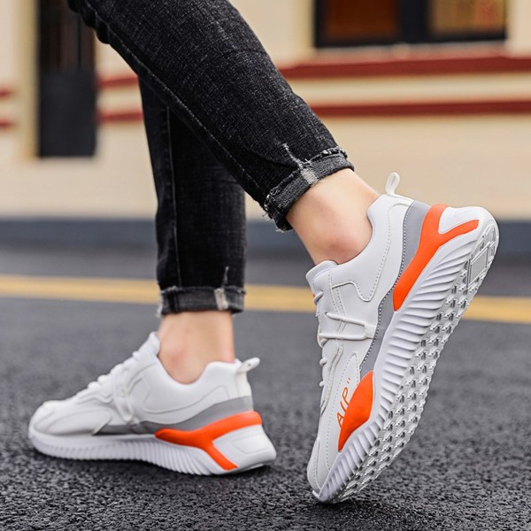 Eko-nahast valmistatud vabaaja meeste tossud kõrgete taldade ja paeltega