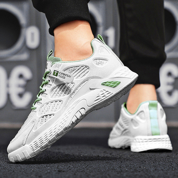 Kahes värvitoonis vabaaja paeltega meeste tossud