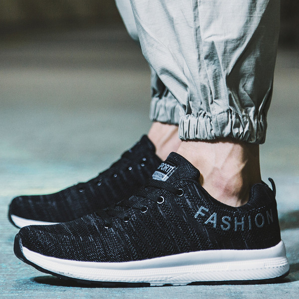 Paelte ja lameda tallaga vabaaja meeste tossud - kaks mudelit