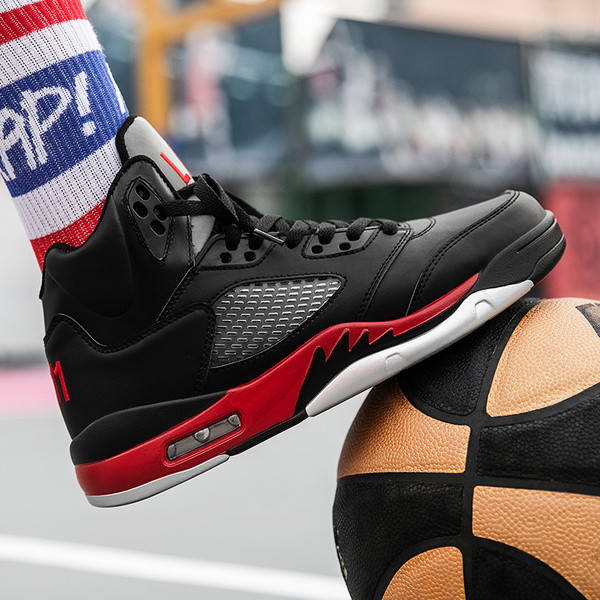 Eko bőrből készült férfi sportcipő hálóval