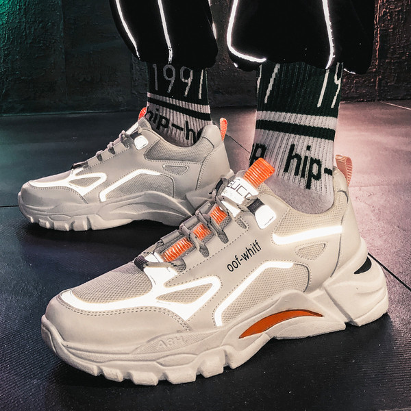 Kareda talla ja paeltega hingavad meeste tossud