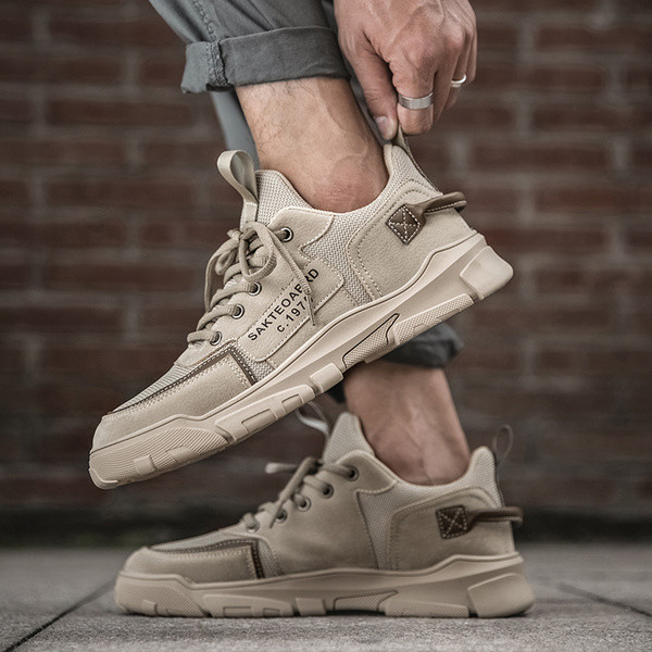 Kolmes värvitoonis paelte ja lameda tallaga meeste tossud