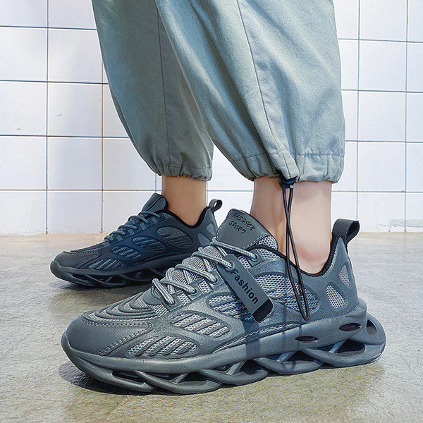 Magas talpú és fűzős cipők új modellje