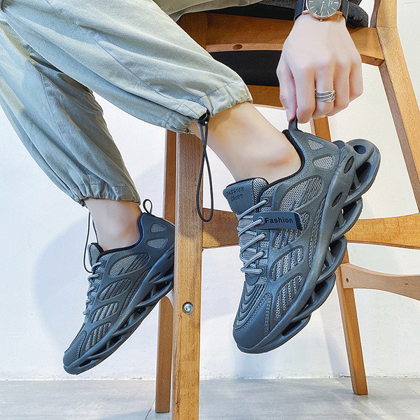 Magas talpú és fűzős cipők új modellje