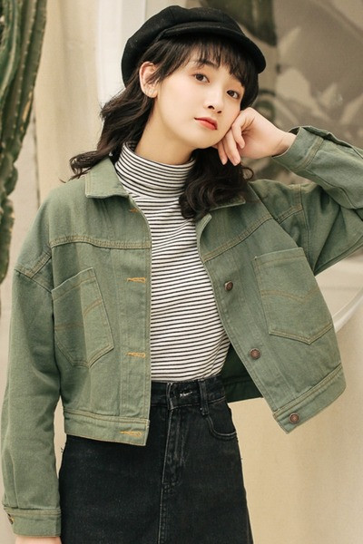 Naiste aktuaalne lühike teksajakk