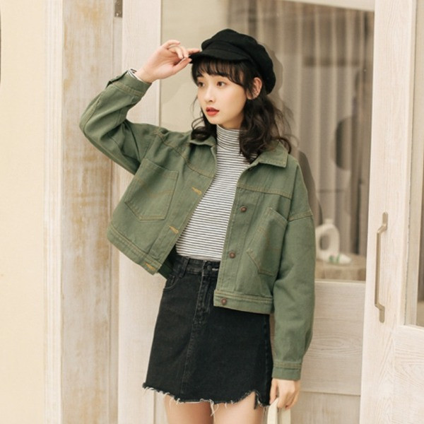 Naiste aktuaalne lühike teksajakk