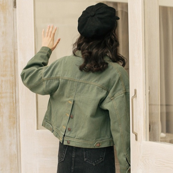 Naiste aktuaalne lühike teksajakk