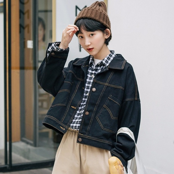 Naiste aktuaalne lühike teksajakk