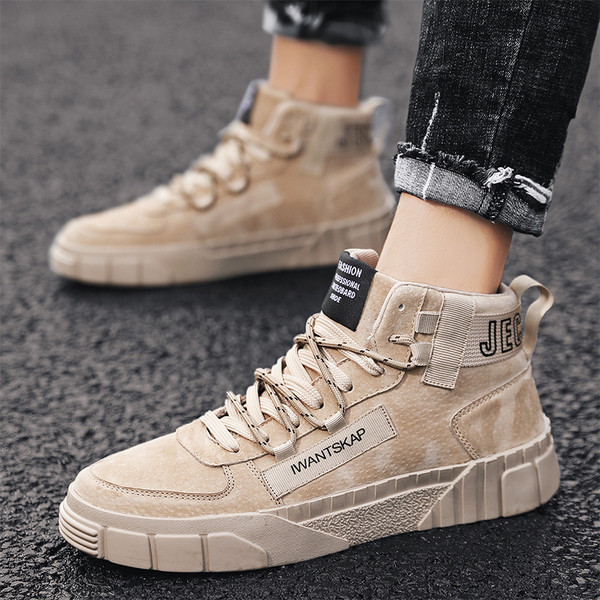 UUS paelte ja kirjaga meeste kõrgete tossude mudel