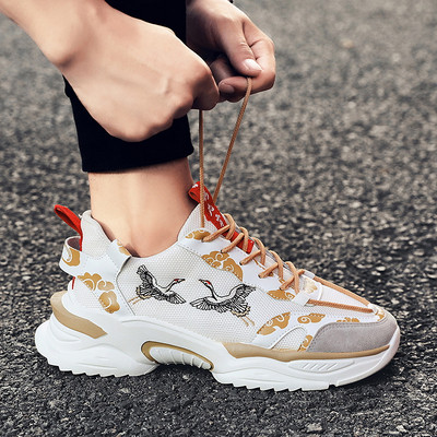 Ανδρικά αθλητικά παπούτσια από αναπνεύσιμο ύφασμα με κέντημα