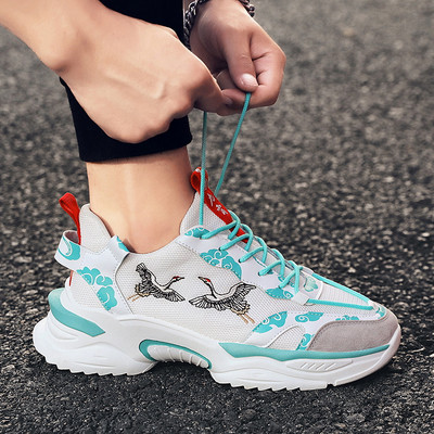 Ανδρικά αθλητικά παπούτσια από αναπνεύσιμο ύφασμα με κέντημα