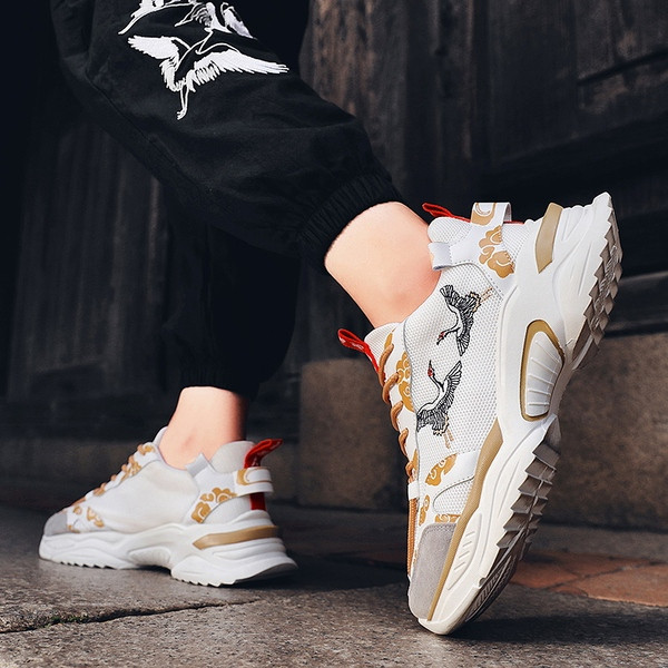 Ανδρικά αθλητικά παπούτσια από αναπνεύσιμο ύφασμα με κέντημα