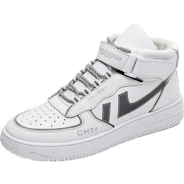 Meeste vabaaja tossud kleebiste ja lameda tallaga