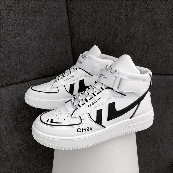 Meeste vabaaja tossud kleebiste ja lameda tallaga