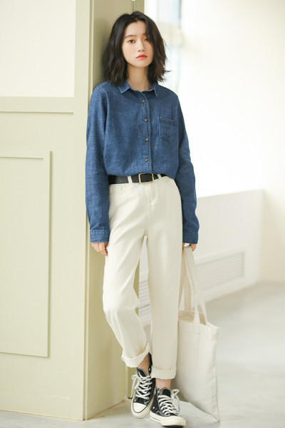 Moodne naiste särgi tavaline klassikalise kraega mudel