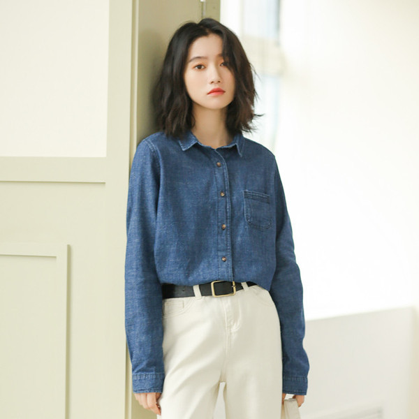 Moodne naiste särgi tavaline klassikalise kraega mudel