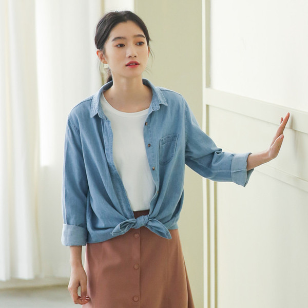 Moodne naiste särgi tavaline klassikalise kraega mudel