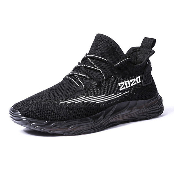 Férfi sportcipő hímzéssel és fűzővel