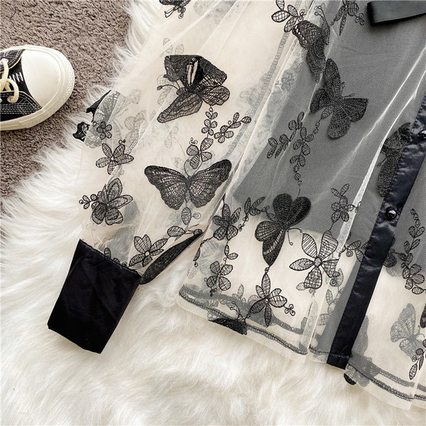 Modern női ing hímzéssel, széles ujjakkal