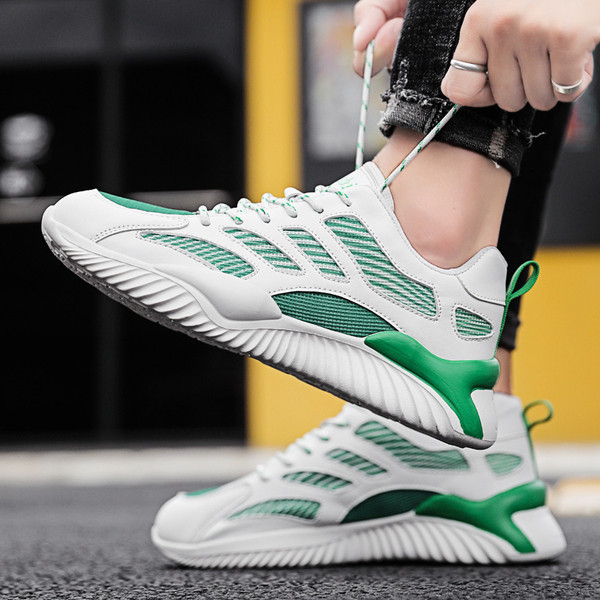 Modern férfi tornacipő színes csíkokkal