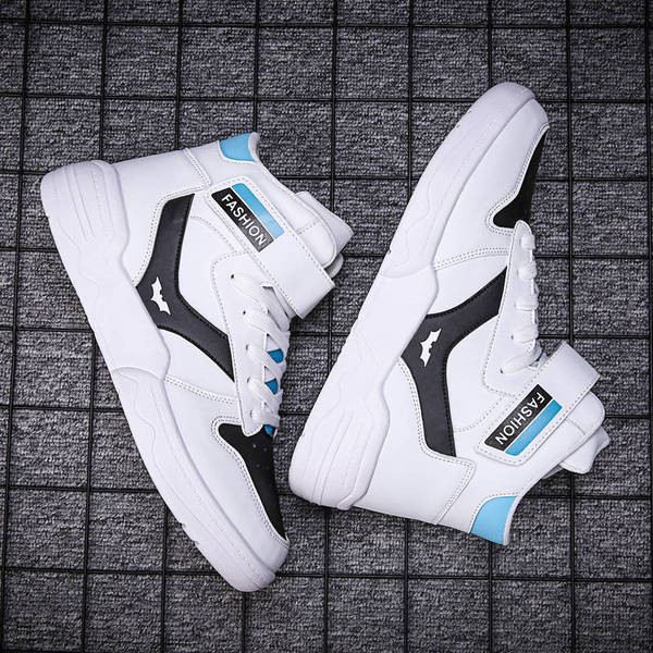 Novi model muških tenisica sa naljepnicom i vezicama u više boja