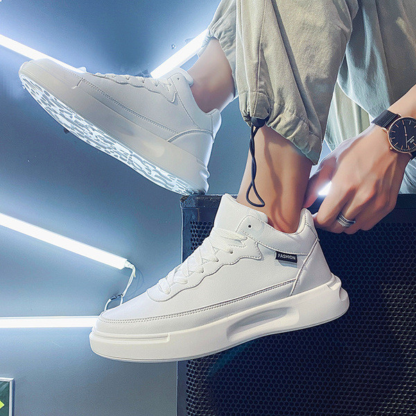 Kahes värvitoonis lameda talla ja paeltega vabaaja tossud meestele