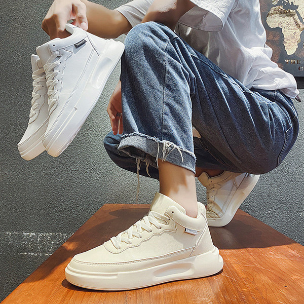 Kahes värvitoonis lameda talla ja paeltega vabaaja tossud meestele