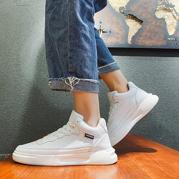 Kahes värvitoonis lameda talla ja paeltega vabaaja tossud meestele