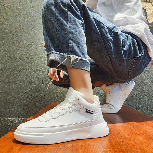 Kahes värvitoonis lameda talla ja paeltega vabaaja tossud meestele