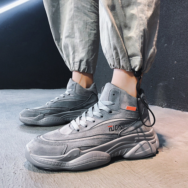 Öko-seemisnahast tikandiga ja kareda tallaga meeste tossud