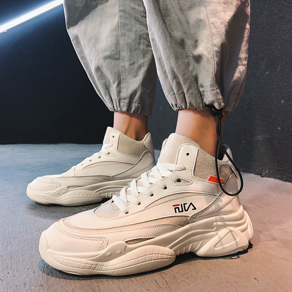 Öko-seemisnahast tikandiga ja kareda tallaga meeste tossud