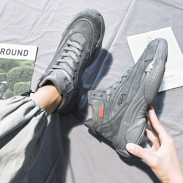 Öko-seemisnahast tikandiga ja kareda tallaga meeste tossud