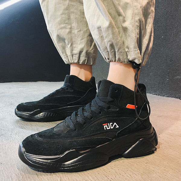 Öko-seemisnahast tikandiga ja kareda tallaga meeste tossud