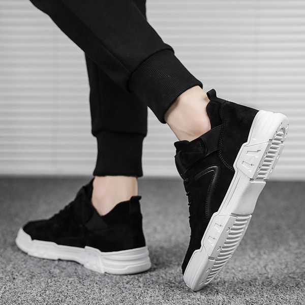 NOVI model muških tenisica sa naljepnicama i vezicama