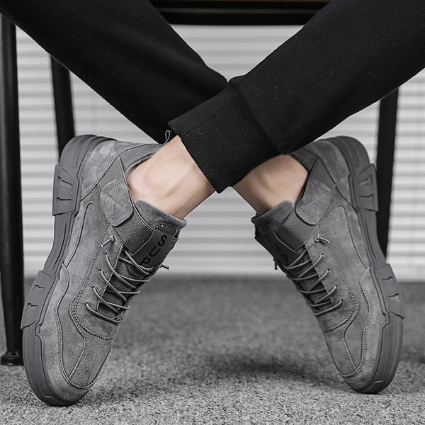 NOVI model muških tenisica sa naljepnicama i vezicama