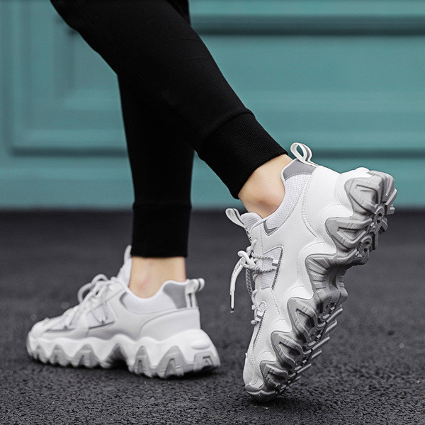 Stiilsed kahevärvilised paeltega meeste tossud