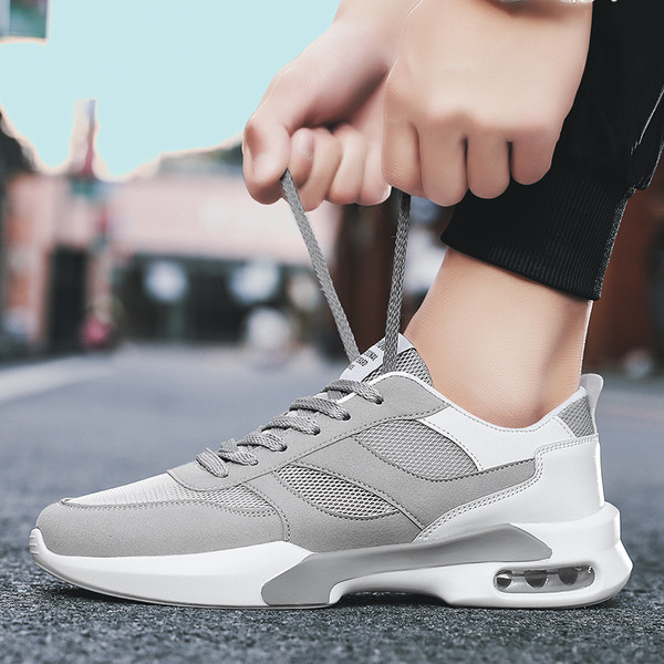 Meeste moodsad õhukambriga tossud