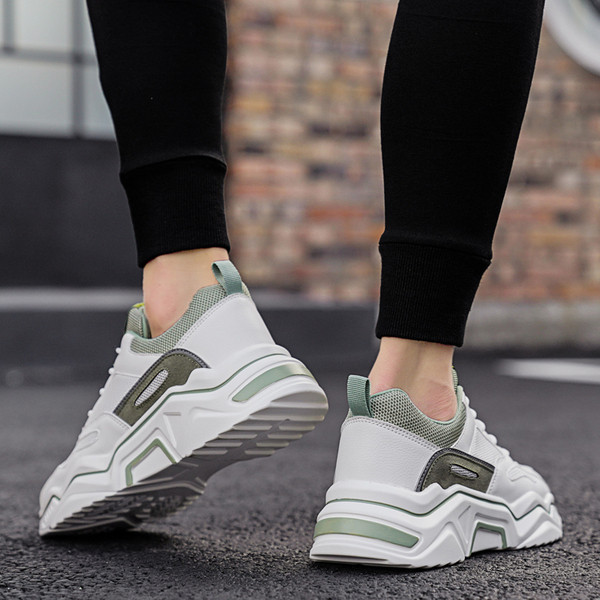 Férfi sportcipő magas talppal és hálóval