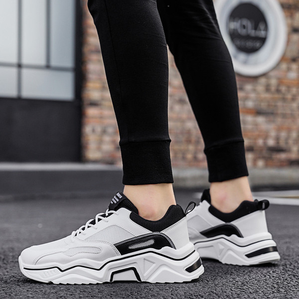 Férfi sportcipő magas talppal és hálóval