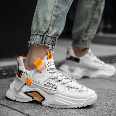 Aktuális férfi tornacipő feliratokkal - két modell