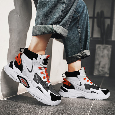 Aktuális férfi tornacipő feliratokkal - két modell