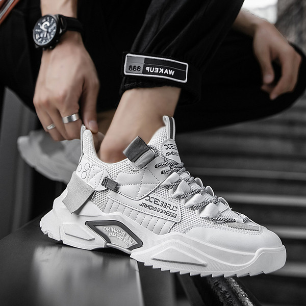 Aktuális férfi tornacipő feliratokkal - két modell