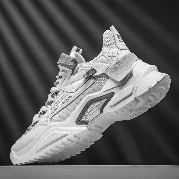 Aktuális férfi tornacipő feliratokkal - két modell