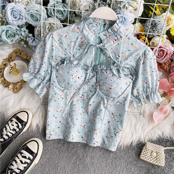 Praegune naiste lühike lipsude ja lukuga särk