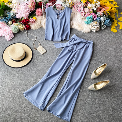 Női korszerű szett hosszú, széles nadrágból és felsőből